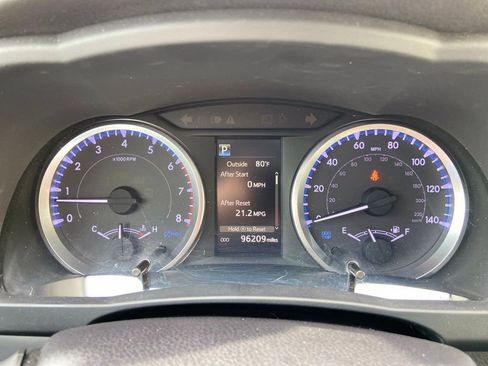 Used 2019 Toyota Highlander LE FWD image 32