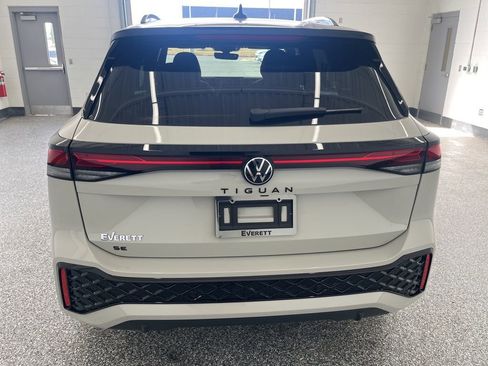 New 2026 Volkswagen Tiguan SE R-Line FWD image 4