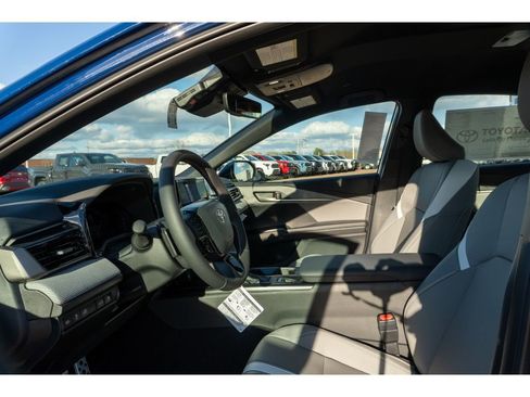 Used 2026 Toyota Camry SE w/ Convenience Package image 11