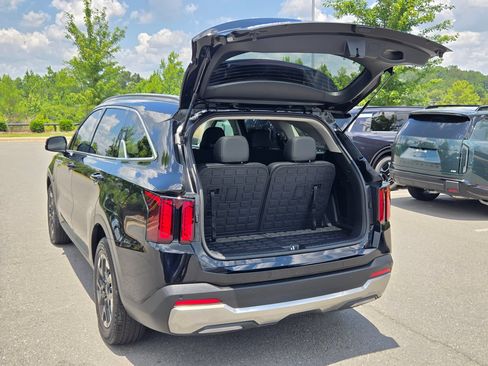 Used 2025 Kia Sorento S w/ Panoramic Sunroof Package FWD image 18