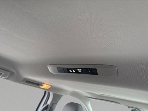 Used 2024 Toyota Sienna XLE image 35