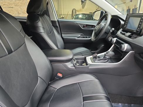 Used 2020 Toyota RAV4 LE FWD image 10