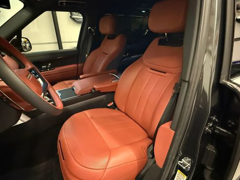Used 2025 Land Rover Range Rover SV AWD/4WD image 12