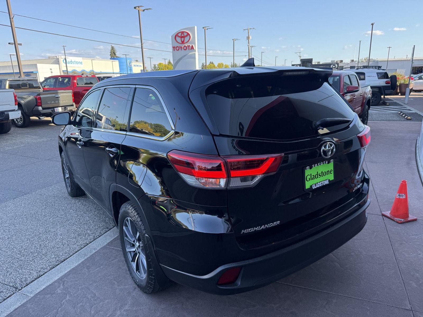Used 2018 Toyota Highlander XLE AWD/4WD image 4