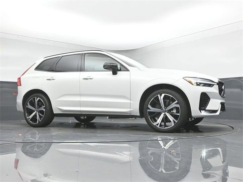 Used 2022 Volvo XC60 B6 R-Design w/ Protection Package Premier image 35