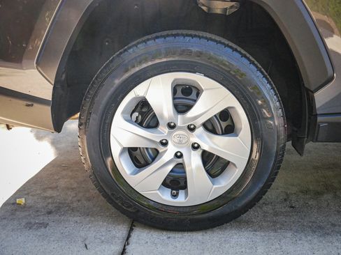 Used 2023 Toyota RAV4 LE image 13