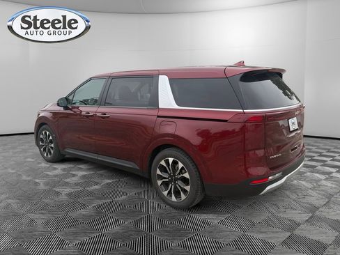Used 2024 Kia Carnival EX FWD image 3