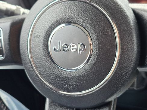 Used 2017 Jeep Wrangler Unlimited Sahara AWD/4WD image 25