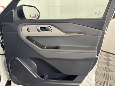 New 2025 Ford Explorer Active w/ Active Comfort Package image 23