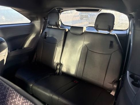 Used 2023 Toyota Sienna XSE AWD/4WD image 15