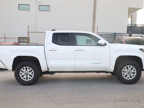 Used 2024 Toyota Tacoma SR5 AWD/4WD image 4