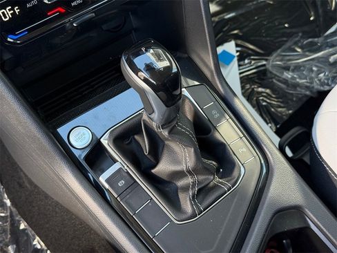 New 2026 Volkswagen Taos SE image 19