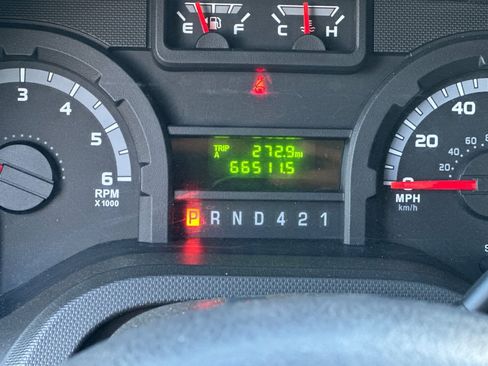 Used 2019 Ford E-350 and Econoline 350 Super Duty w/ Power Windows & Locks Group image 24