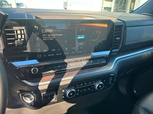 Used 2025 GMC Sierra 1500 SLT image 21