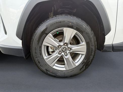 Used 2025 Toyota RAV4 LE AWD/4WD image 10