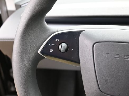 Used 2026 Tesla Model Y Long Range RWD image 19