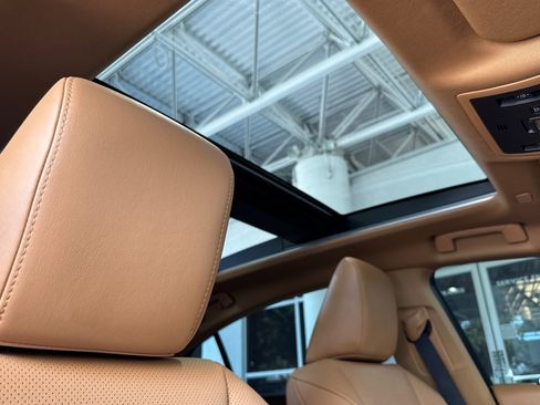 Certified 2025 Lexus ES 350 w/ Premium Package FWD image 20