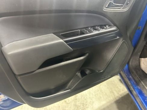 Used 2021 Chevrolet Colorado Z71 AWD/4WD image 6