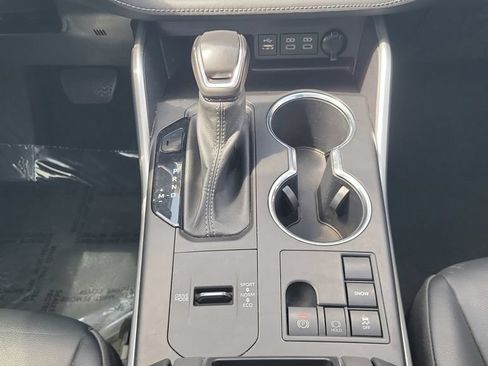 Used 2023 Toyota Highlander XLE FWD image 15