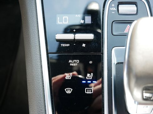 Used 2018 Porsche Panamera 4 image 23