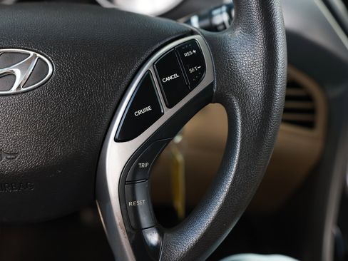 Used 2013 Hyundai Elantra GLS w/ Preferred Pkg image 33