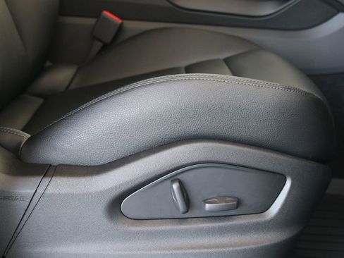 Used 2024 Porsche Cayenne image 36