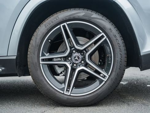 Certified 2025 Mercedes-Benz GLS 450 4MATIC image 21