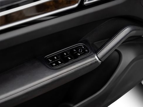 Used 2019 Porsche Cayenne E-Hybrid AWD/4WD image 66