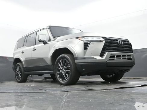 Used 2024 Lexus GX 550 w/ Cold Area Package AWD/4WD image 9