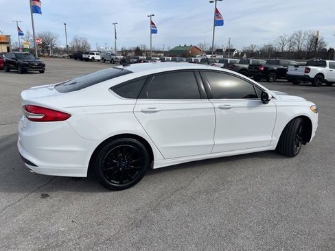 Used 2017 Ford Fusion SE w/ Fusion SE Technology Package image 14