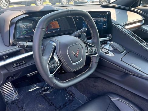 Used 2025 Chevrolet Corvette Stingray Preferred Conv w/ Z51 Performance Package RWD image 18