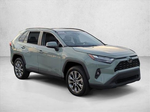 Used 2022 Toyota RAV4 XLE Premium FWD image 3