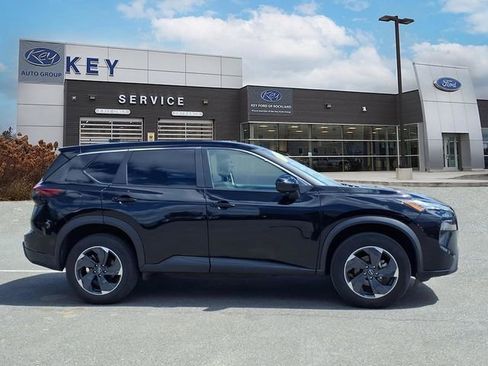 Used 2025 Nissan Rogue SV AWD/4WD image 4
