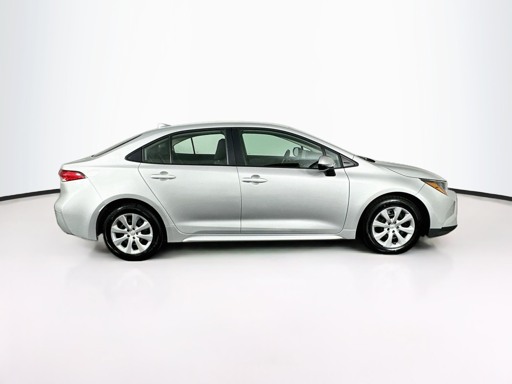 Used 2025 Toyota Corolla LE FWD image 10