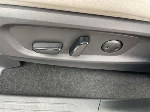 New 2025 Nissan Pathfinder SL image 17