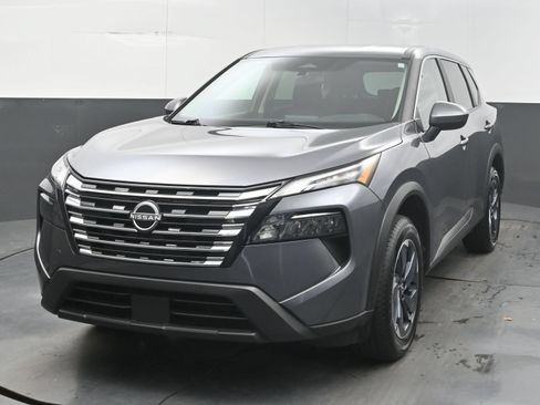 Used 2025 Nissan Rogue SV FWD image 4