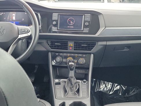 Used 2024 Volkswagen Jetta SE FWD image 16