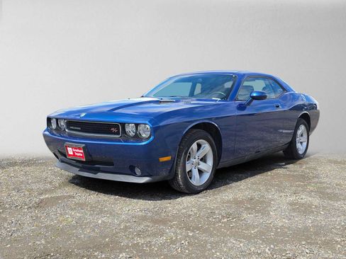 Used 2010 Dodge Challenger R/T RWD image 5