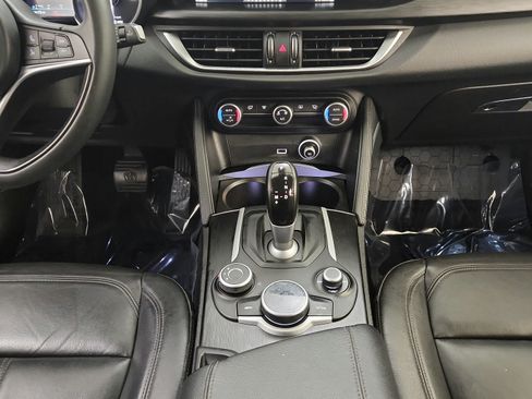 Used 2018 Alfa Romeo Stelvio AWD image 24