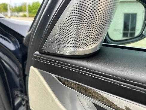 Used 2019 BMW 740i w/ Executive Package RWD image 41