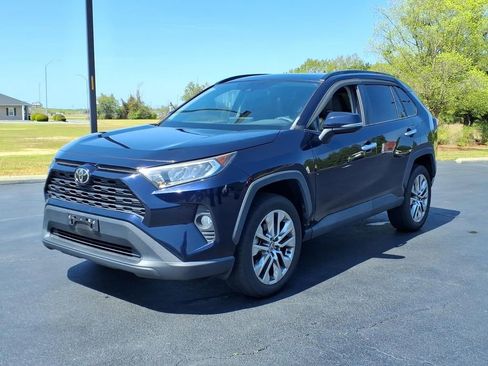 Used 2021 Toyota RAV4 XLE Premium image 7