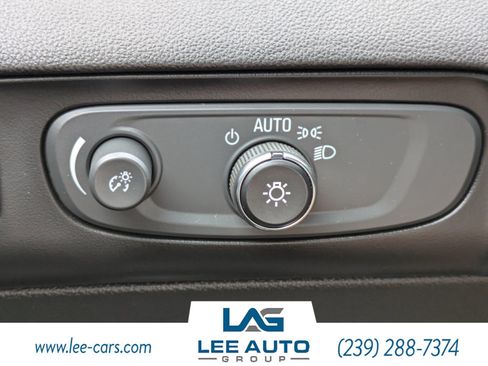 Used 2020 Buick Enclave Essence w/ Sound and Sites Package FWD image 23