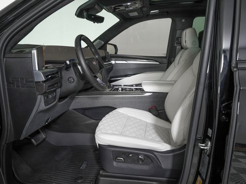 Used 2025 Cadillac Escalade ESV V w/ LPO, ONYX Package image 16