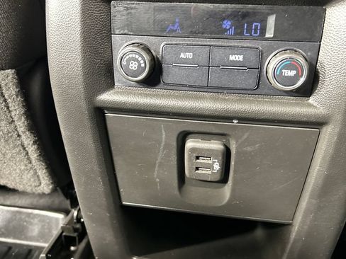 Used 2021 Chevrolet Traverse LT FWD image 18
