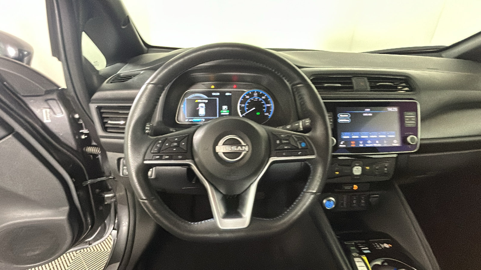 Used 2025 Nissan Leaf SV Plus FWD image 17