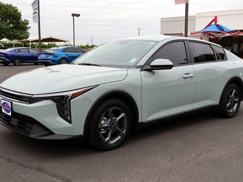 Used 2025 Kia K4 FWD image 7