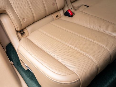 Used 2021 Bentley Bentayga AWD/4WD image 51