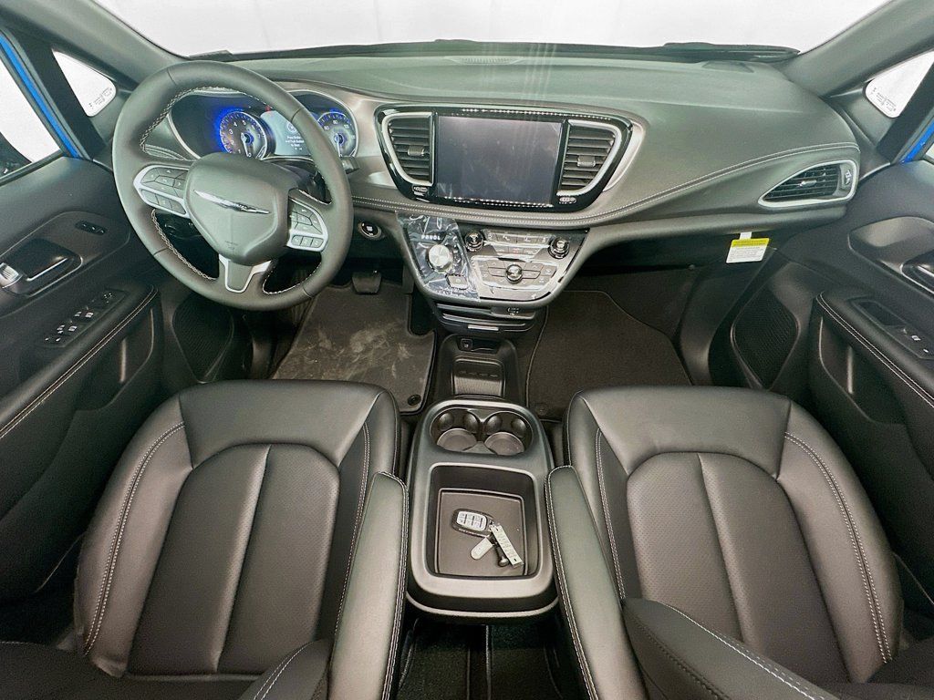 New 2026 Chrysler Pacifica Select FWD image 9