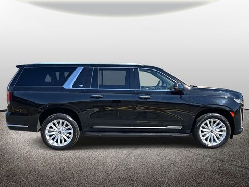Used 2022 Cadillac Escalade ESV Luxury AWD/4WD image 2