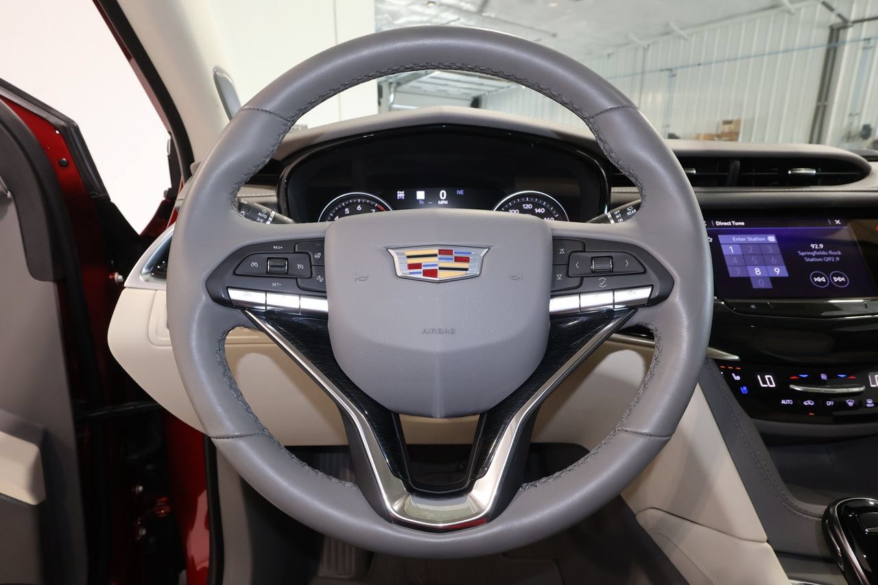Used 2025 Cadillac XT6 Premium Luxury w/ Technology Package AWD/4WD image 10